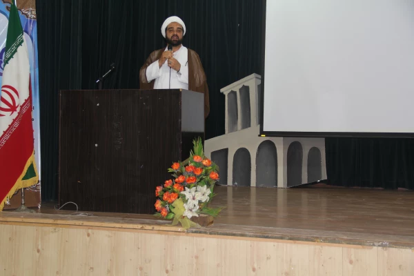 دکتر سید منصور واعظ پور استاد دانشگاه صنعتی امیر کبیر در افتتاحیه اولین همایش استانی آموزش ریاضی دانشگاه فرهنگیان هرمزگان :

روح ریاضیات ، تزریق تفکر و اندیشه ورزی در شهروندان جامعه است . 11