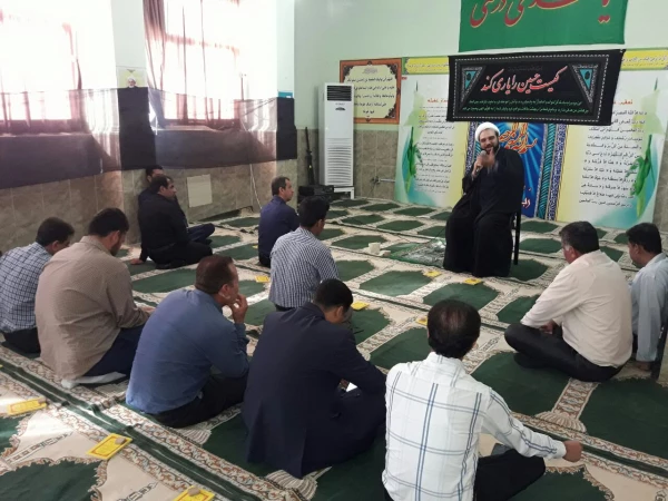 قرائت زیارت عاشورا در نمازخانه پردیس شهید بهشتی