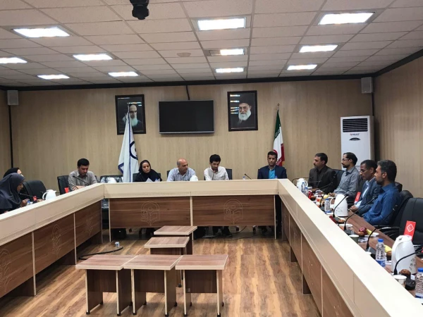 نشست مشترک دانشگاه فرهنگیان هرمزگان و خانه ریاضیات بندرعباس ، 

با حضور رئیس دانشگاه پیام نور هرمزگان ، رئیس اداره آموزش و پرورش ناحیه یک بندرعباس و نائب رئیس شورای اسلامی شهر بندرعباس 4