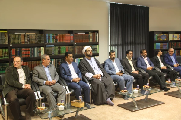 حضرت آیت الله نعیم آبادی نماینده ولی فقیه و امام جمعه بندرعباس در دیدار با ریاست دانشگاه فرهنگیان  3