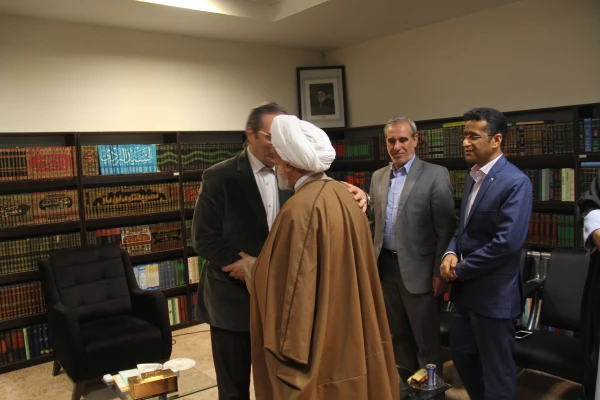حضرت آیت الله نعیم آبادی نماینده ولی فقیه و امام جمعه بندرعباس در دیدار با ریاست دانشگاه فرهنگیان  4