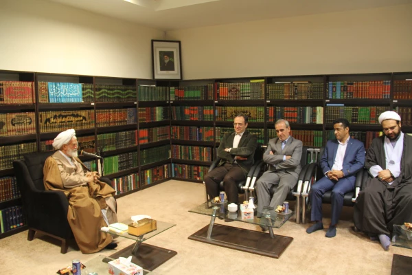 حضرت آیت الله نعیم آبادی نماینده ولی فقیه و امام جمعه بندرعباس در دیدار با ریاست دانشگاه فرهنگیان  5