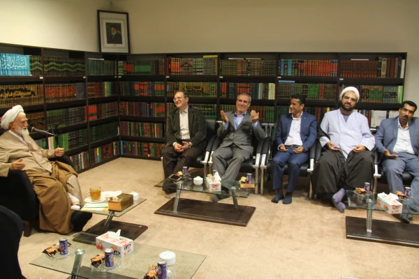 حضرت آیت الله نعیم آبادی نماینده ولی فقیه و امام جمعه بندرعباس در دیدار با ریاست دانشگاه فرهنگیان  7