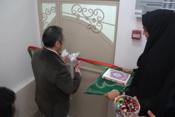 با حضور سرپرست دانشگاه فرهنگیان نماینده مردم بندرعباس در مجلس شورای اسلامی و فرماندار بندرعباس، فرماندار جاسک ، مدیر کل سیاسی امنیتی استانداری و معاون پژوهشی و برنامه ریزی اداره کل آموزش و پرورش استان و روسای دانشگاه های استان جمعی از مسئولین برگزار شد :