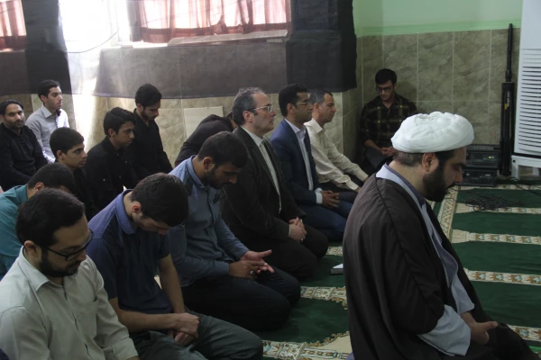 با حضور سرپرست دانشگاه فرهنگیان نماینده مردم بندرعباس در مجلس شورای اسلامی و فرماندار بندرعباس، فرماندار جاسک ، مدیر کل سیاسی امنیتی استانداری و معاون پژوهشی و برنامه ریزی اداره کل آموزش و پرورش استان و روسای دانشگاه های استان جمعی از مسئولین برگزار شد :