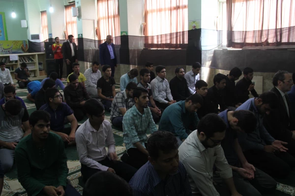 با حضور سرپرست دانشگاه فرهنگیان نماینده مردم بندرعباس در مجلس شورای اسلامی و فرماندار بندرعباس، فرماندار جاسک ، مدیر کل سیاسی امنیتی استانداری و معاون پژوهشی و برنامه ریزی اداره کل آموزش و پرورش استان و روسای دانشگاه های استان جمعی از مسئولین برگزار شد :