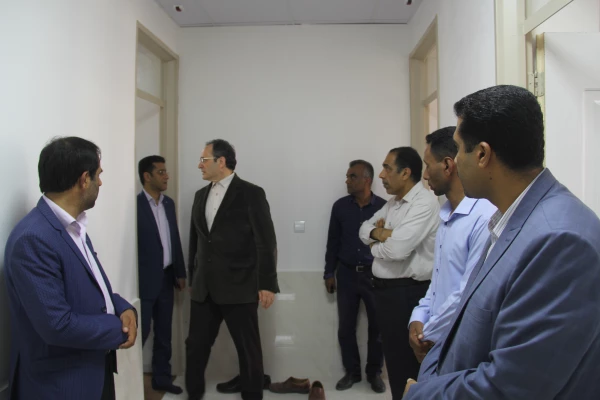 با حضور سرپرست دانشگاه فرهنگیان نماینده مردم بندرعباس در مجلس شورای اسلامی و فرماندار بندرعباس، فرماندار جاسک ، مدیر کل سیاسی امنیتی استانداری و معاون پژوهشی و برنامه ریزی اداره کل آموزش و پرورش استان و روسای دانشگاه های استان جمعی از مسئولین برگزار شد :