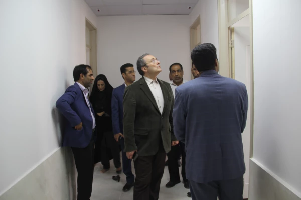 با حضور سرپرست دانشگاه فرهنگیان نماینده مردم بندرعباس در مجلس شورای اسلامی و فرماندار بندرعباس، فرماندار جاسک ، مدیر کل سیاسی امنیتی استانداری و معاون پژوهشی و برنامه ریزی اداره کل آموزش و پرورش استان و روسای دانشگاه های استان جمعی از مسئولین برگزار شد :