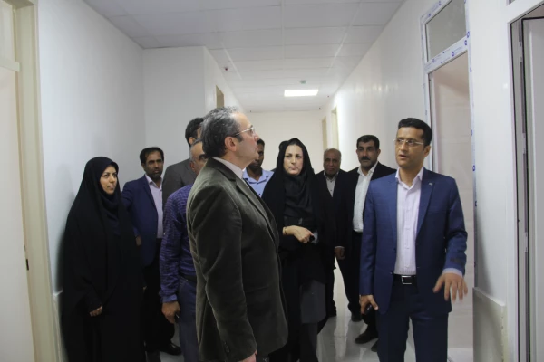 با حضور سرپرست دانشگاه فرهنگیان نماینده مردم بندرعباس در مجلس شورای اسلامی و فرماندار بندرعباس، فرماندار جاسک ، مدیر کل سیاسی امنیتی استانداری و معاون پژوهشی و برنامه ریزی اداره کل آموزش و پرورش استان و روسای دانشگاه های استان جمعی از مسئولین برگزار شد :