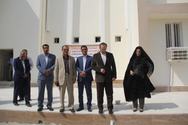 با حضور سرپرست دانشگاه فرهنگیان نماینده مردم بندرعباس در مجلس شورای اسلامی و فرماندار بندرعباس، فرماندار جاسک ، مدیر کل سیاسی امنیتی استانداری و معاون پژوهشی و برنامه ریزی اداره کل آموزش و پرورش استان و روسای دانشگاه های استان جمعی از مسئولین برگزار شد :