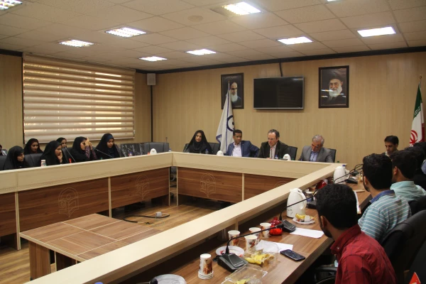 دکتر مهر محمدی در نشست صمیمی با دبیران و اعضای کانون ها و تشکل ها و انجمن های علمی دانشجویان دانشگاه فرهنگیان هرمزگان  2