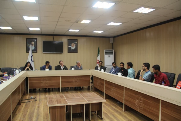 دکتر مهر محمدی در نشست صمیمی با دبیران و اعضای کانون ها و تشکل ها و انجمن های علمی دانشجویان دانشگاه فرهنگیان هرمزگان  4