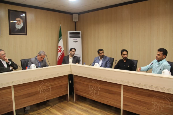 دکتر مهر محمدی در نشست صمیمی با دبیران و اعضای کانون ها و تشکل ها و انجمن های علمی دانشجویان دانشگاه فرهنگیان هرمزگان  5