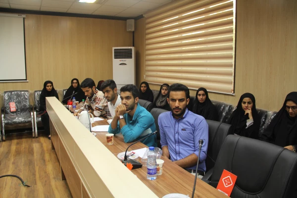 دکتر مهر محمدی در نشست صمیمی با دبیران و اعضای کانون ها و تشکل ها و انجمن های علمی دانشجویان دانشگاه فرهنگیان هرمزگان  6