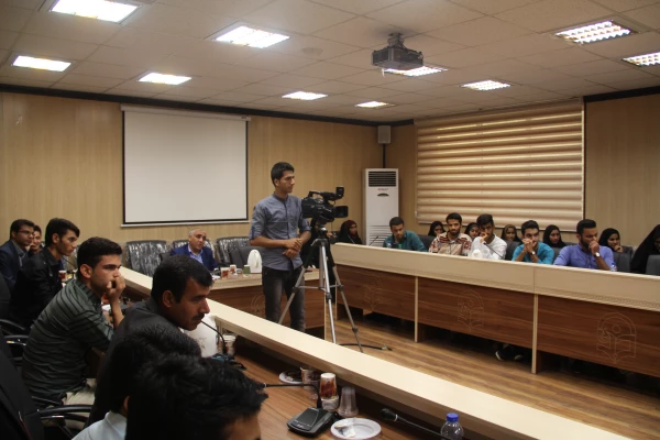 دکتر مهر محمدی در نشست صمیمی با دبیران و اعضای کانون ها و تشکل ها و انجمن های علمی دانشجویان دانشگاه فرهنگیان هرمزگان  7