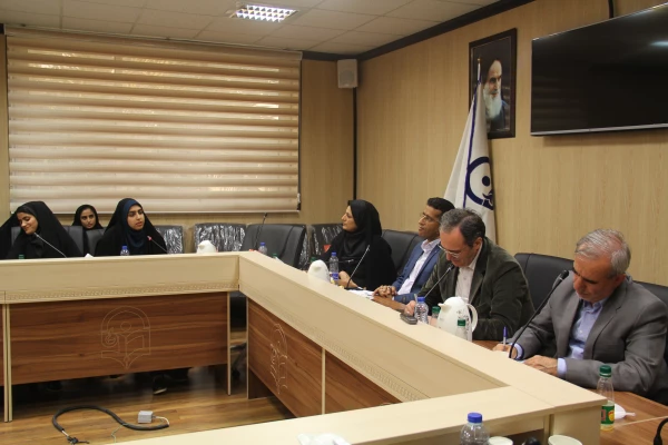 دکتر مهر محمدی در نشست صمیمی با دبیران و اعضای کانون ها و تشکل ها و انجمن های علمی دانشجویان دانشگاه فرهنگیان هرمزگان  8