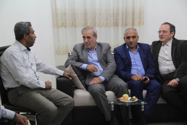 دیدار سرپرست دانشگاه فرهنگیان با خانواده دانشجو معلم شهید ابراهیم تنیده 6