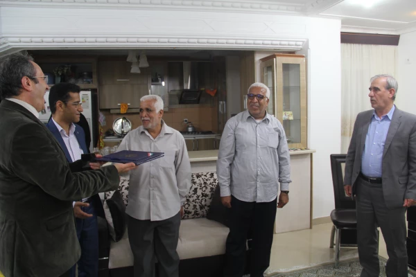 دیدار سرپرست دانشگاه فرهنگیان با خانواده دانشجو معلم شهید ابراهیم تنیده 7