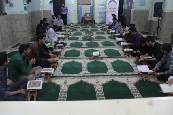 مدیر استانی دانشگاه در مراسم هفته وحدت قرآن دانشگاه و محفل انس با قرآن کریم : وحدت حول قرآن کریم، مسلمانان را به قدرت مطلق در جهان تبدیل می کند. 2