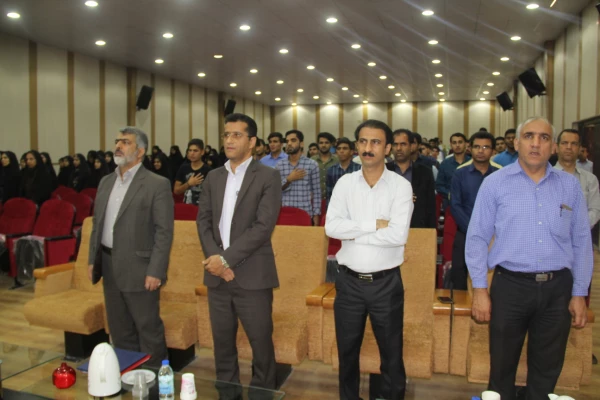 ماجدی مدیر کل حراست دانشگاه در جلسه توجیحی آموزشی دانشجویان ورودی 96 : معلمان موفق دوره های گذشته الگوی ممتازی برای دانشجو معلمان جهت شناخت رسالت معلمی هستند. 2