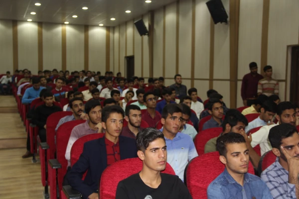 ماجدی مدیر کل حراست دانشگاه در جلسه توجیحی آموزشی دانشجویان ورودی 96 : معلمان موفق دوره های گذشته الگوی ممتازی برای دانشجو معلمان جهت شناخت رسالت معلمی هستند. 5