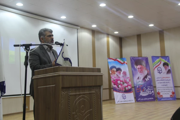 ماجدی مدیر کل حراست دانشگاه در جلسه توجیحی آموزشی دانشجویان ورودی 96 : معلمان موفق دوره های گذشته الگوی ممتازی برای دانشجو معلمان جهت شناخت رسالت معلمی هستند. 6