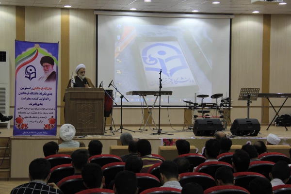 شیخ قتالی امام جمعه اهل سنت بندرعباس در مراسم گرامیداشت هفته وحدت و شب فرهنگی شهرستان بستک  در دانشگاه فرهنگیان بیان داشت:

ما یک زندگی بسیار مسالمت آمیز داریم که از همه کشورهای جهان در وحدت و آرامش جلوتر هستیم و خط قرمز ما نظام و مقدسات است. 4