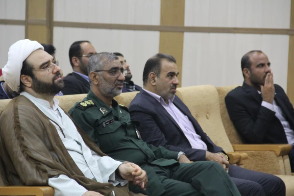 نشر و انتقال پیام شهدا وظیفه همه ماست
دکتر ضیایی رئیس پردیس های دانشگاه فرهنگیان هرمزگان گفت: تکریم خانواده معظم شهدا ،نشر وانتقال پیام ها و رشادت های شهیدان وظیفه همه ماست 5