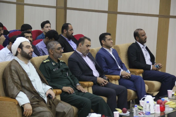 نشر و انتقال پیام شهدا وظیفه همه ماست
دکتر ضیایی رئیس پردیس های دانشگاه فرهنگیان هرمزگان گفت: تکریم خانواده معظم شهدا ،نشر وانتقال پیام ها و رشادت های شهیدان وظیفه همه ماست 11