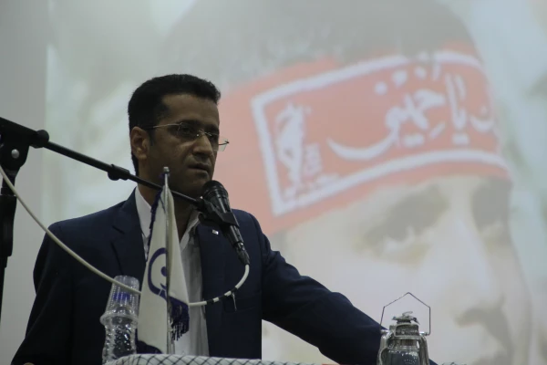 نشر و انتقال پیام شهدا وظیفه همه ماست
دکتر ضیایی رئیس پردیس های دانشگاه فرهنگیان هرمزگان گفت: تکریم خانواده معظم شهدا ،نشر وانتقال پیام ها و رشادت های شهیدان وظیفه همه ماست 3