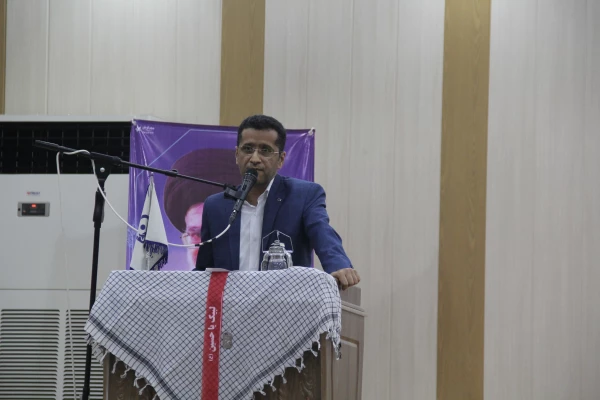 نشر و انتقال پیام شهدا وظیفه همه ماست
دکتر ضیایی رئیس پردیس های دانشگاه فرهنگیان هرمزگان گفت: تکریم خانواده معظم شهدا ،نشر وانتقال پیام ها و رشادت های شهیدان وظیفه همه ماست 4