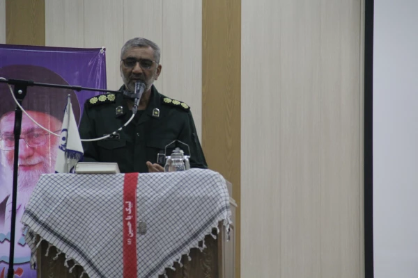 نشر و انتقال پیام شهدا وظیفه همه ماست
دکتر ضیایی رئیس پردیس های دانشگاه فرهنگیان هرمزگان گفت: تکریم خانواده معظم شهدا ،نشر وانتقال پیام ها و رشادت های شهیدان وظیفه همه ماست 7