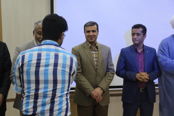 مراسم تجلیل از پژوهشگران برتر دانشگاه فرهنگیان هرمزگان با حضور دکتر محمود تلخابی عضو پژوهشکده شناختی نهاد ریاست جمهوری

دکتر محمود تلخابی عضو پژوهشکده شناختی نهاد ریاست جمهوری و رئیس پژوهشکده مطالعات تعلیم وتربیت:

 تا زمانی که ما درست و خوب فکر نکنیم