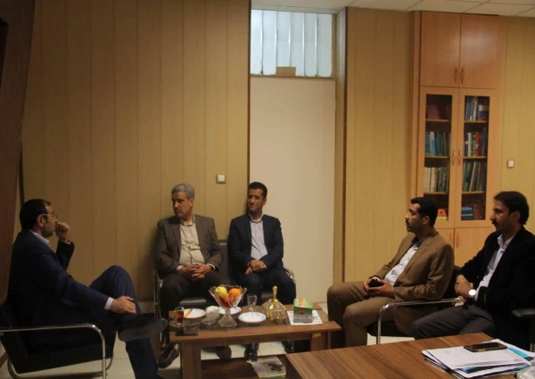 نشست شورای مدیریت استانی با حضور مدیر کل رفاه و خدمات دانشجویی دانشگاه و مدیر کل آموزش و پرورش هرمزگان 5