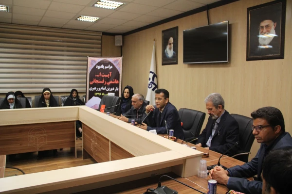 دکتر شهریار مشیری عضو هیات علمی دانشگاه آزاد هرمزگان و نماینده دور هفتم مردم بندرعباس در مجلس شورای اسلامی در مراسم یادبود آیت الله هاشمی رفسنجانی در دانشگاه فرهنگیان بندرعباس بیان داشت: 

آیت الله هاشمی رفسنجانی به خرد جمعی اعتقاد داشت و از افتخارات رو