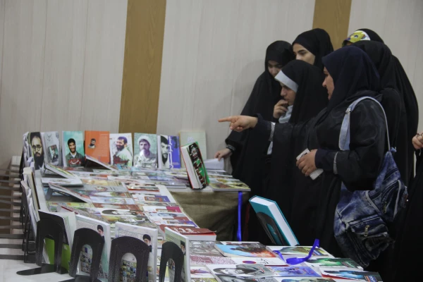 با حضور مدیر استانی دانشگاه فرهنگیان،  فرمانده ناحیه بسیج دانشجویی استان و جمعی از مسئولین طی مراسمی برگزار شد. 

افتتاح کتابخانه خاطرات شهدا 7