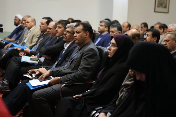 دکتر رئوفی معاون توسعه و منابع انسانی استانداری هرمزگان در هجدهمین اجلاس سرا سری مدیریت امور پردیس های استانی سرپرستان پردیس ها و واحد های تابعه دانشگاه فرهنگیان در بندرعباس بیان داشتند :
امروز باید دانشگاهها دانشجویان خلاق و کارآفرین تربیت کنند. 5