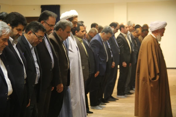 با حضور سرپرست دانشگاه فرهنگیان انجام شد:
دیدار مدیران استانی، پردیس ها و مراکز با امام جمعه بندر عباس 8