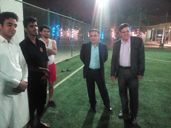 دکتر خنیفر سرپرست دانشگاه فرهنگیان در جمع دانشجویان پردیس های هرمزگان بیان داشت : 
 یکی از تاثیر گذار ترین دوره های تحصیلی من ، دوره تحصیل  در تربیت معلم بوده است .
 2