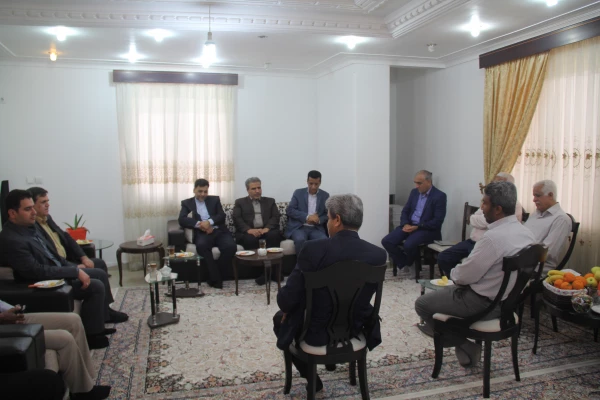 دیدار سرپرست دانشگاه فرهنگیان کشور با خانواده دانشجو معلم شهید ابراهیم تنیده در بندرعباس 7