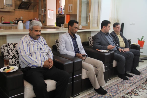 دیدار سرپرست دانشگاه فرهنگیان کشور با خانواده دانشجو معلم شهید ابراهیم تنیده در بندرعباس 8