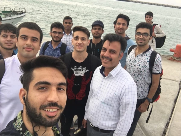 به همت کانون ایرانگردی و شورای صنفی پردیس شهید بهشتی هرمزگان برگزار گردید:

 اردوی علمی و تفریحی دانشجویان به مقصد بندر چارک و جزیره کیش 2