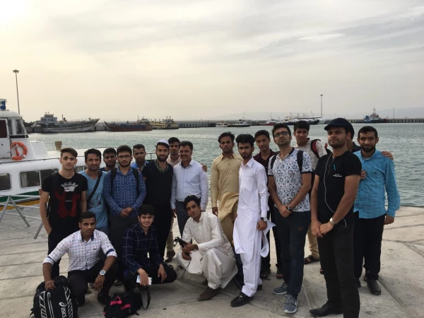 به همت کانون ایرانگردی و شورای صنفی پردیس شهید بهشتی هرمزگان برگزار گردید:

 اردوی علمی و تفریحی دانشجویان به مقصد بندر چارک و جزیره کیش 3