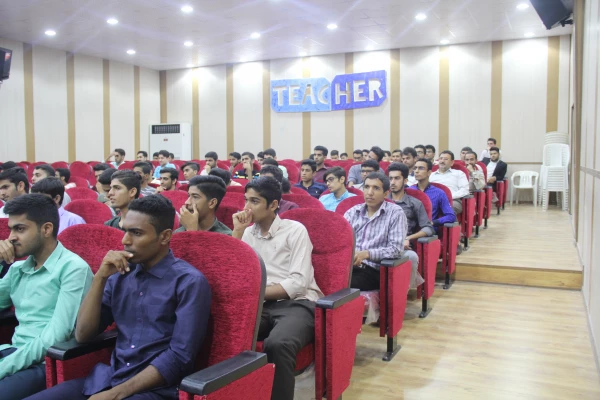 به همت دانشجویان رشته مشاوره پردیس شهید بهشتی هرمزگان برگزار گردید:

 اولین جشنواره فیلم کوتاه دانشجویی پردیس های استان هرمزگان 4