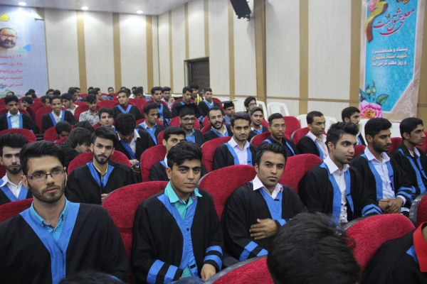 در پردیس شهید بهشتی هرمزگان برگزار گردید:

 سومین مراسم باشکوه دانش آموختگان دانشجویان دانشگاه فرهنگیان هرمزگان (ورودی ۹۳ ) 5