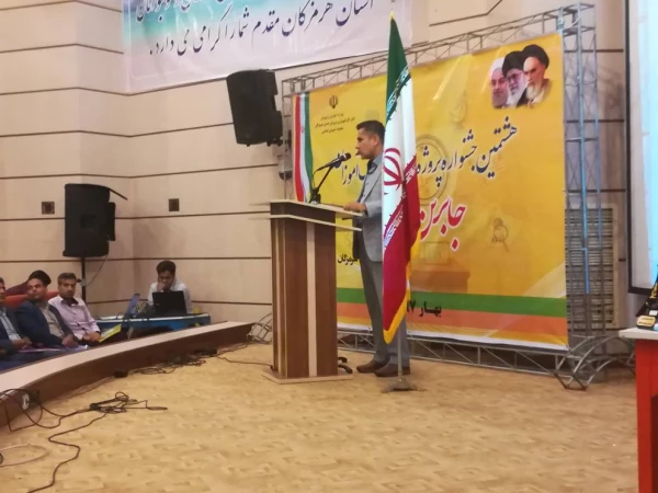 سرپرست امور پردیس های استان هرمزگان در جمع برگزیدگان جشنواره جابرین حیان اداره آموزش و پرورش هرمزگان: 

تقویت روحیه نقد و پرسشگری در مدارس ابتدایی زمینه ساز تربیت شهروندان مسئول برای جامعه است . 3