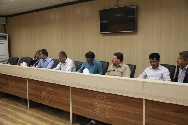 نشست هم اندیشی با اعضای هیات علمی و استادان دانشگاه فرهنگیان هرمزگان برگزار گردید . 4