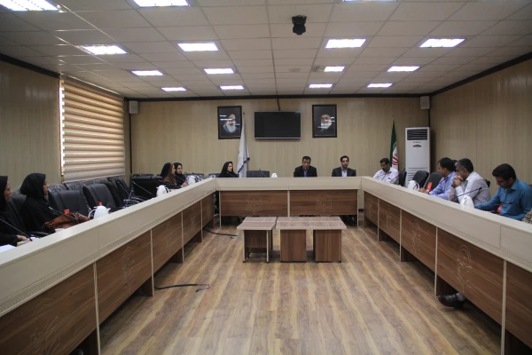 نشست هم اندیشی با اعضای هیات علمی و استادان دانشگاه فرهنگیان هرمزگان برگزار گردید . 5