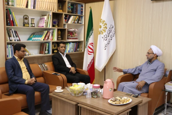 نشست هم اندیشی سرپرست دانشگاه فرهنگیان هرمزگان و مدیرکل کتابخانه های استان هرمزگان به مناسبت هفته کتاب 4