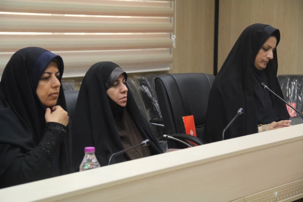 مشاور فرهنگی، اجتماعی و علمی سازمان برنامه و بودجه کشور به اتفاق معاون طرح و برنامه دانشگاه فرهنگیان و مدیران کل طرح و برنامه و منابع انسانی دانشگاه از پردیس های استان هرمزگان بازدید نمودند . 5